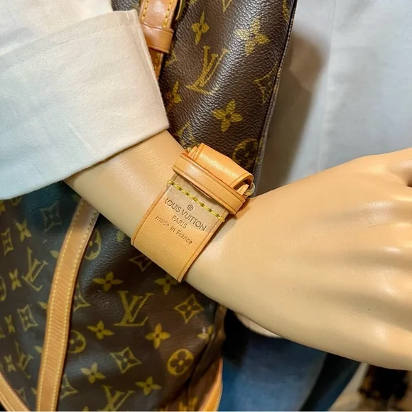 Louis Vuitton Poignet as a Bracelet - Picture 15 of 16